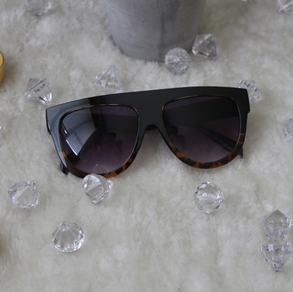 Sunglasses - Picture 1 of 5